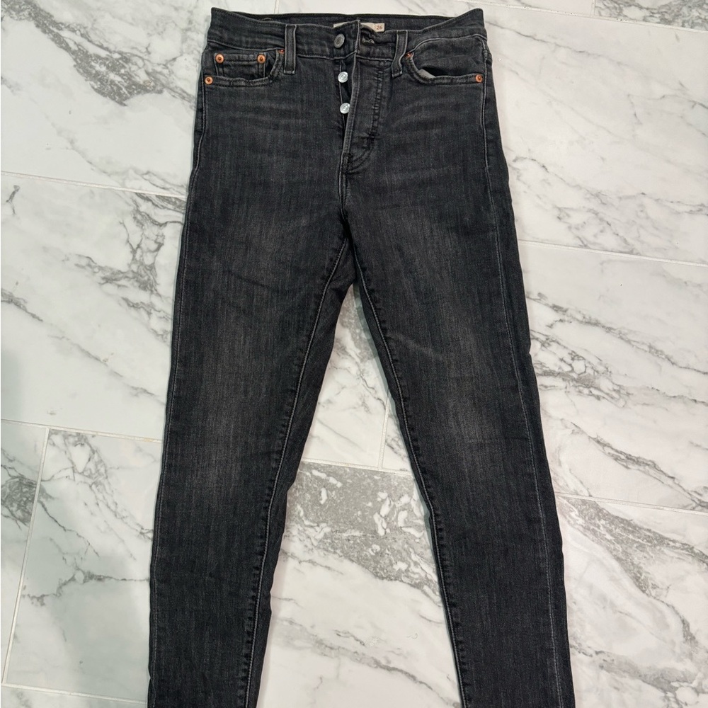 Levi’s wedgie skinny jean in grey size 26